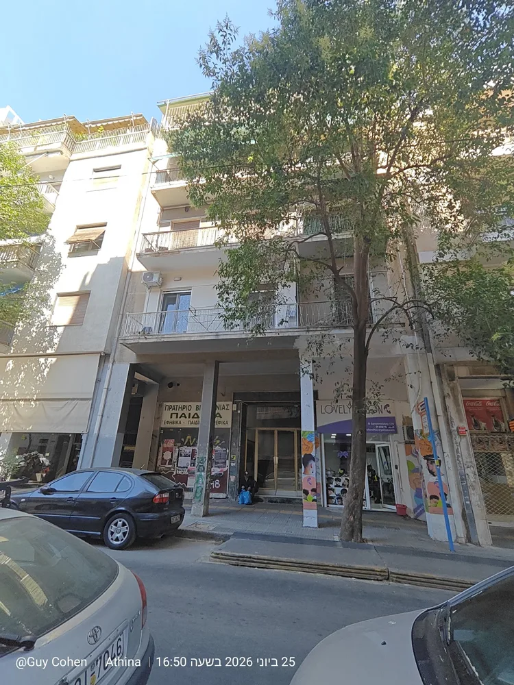 חזית הבניין והרחוב בקיפסלי